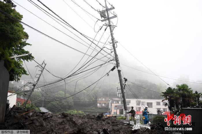 日本静冈县泥石流致2死20人失踪当地_静冈-冲毁-泥石流-