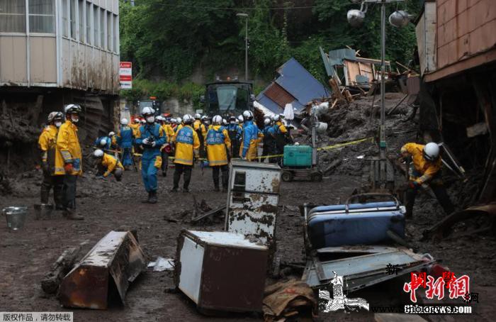 日本静冈泥石流已导致7人死亡搜救仍在_静冈-泥石流-日本-