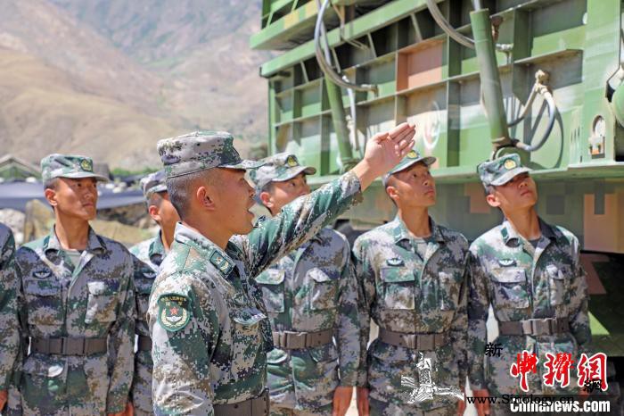 “雏鹰”展翅西藏军区某工化旅新兵进行_排雷-野外-军事训练-