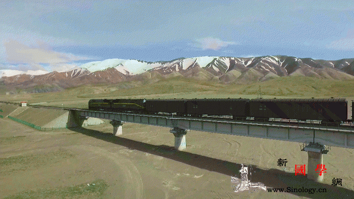 时政微视频丨瞰西藏铁路_青藏铁路-遇水架桥-世界屋脊-