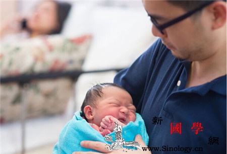 进产房前爸爸准备好没?注意3点不NG!_站在-则是-医师-爸爸-