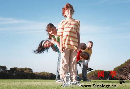 孩子的安全教育该如何教？“不要和陌生人说话”_陌生人-妈妈-孩子-陌生人说话-