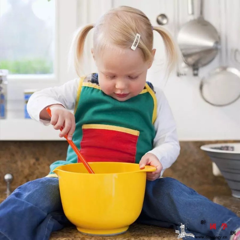 宝宝注意力不集中怎么办？试试这些小游戏！_勺子-豆子-玩法-专注-