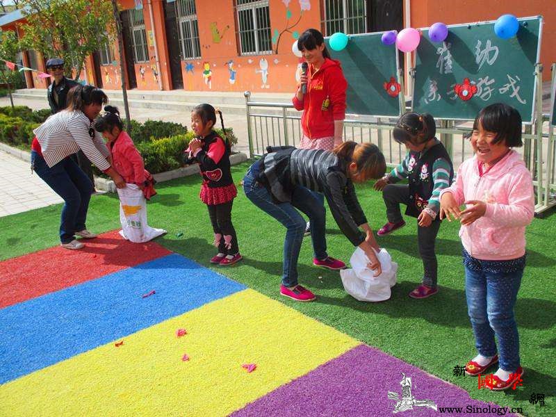 适合亲子活动的游戏有哪些_长凳-玩法-亲子-幼儿-