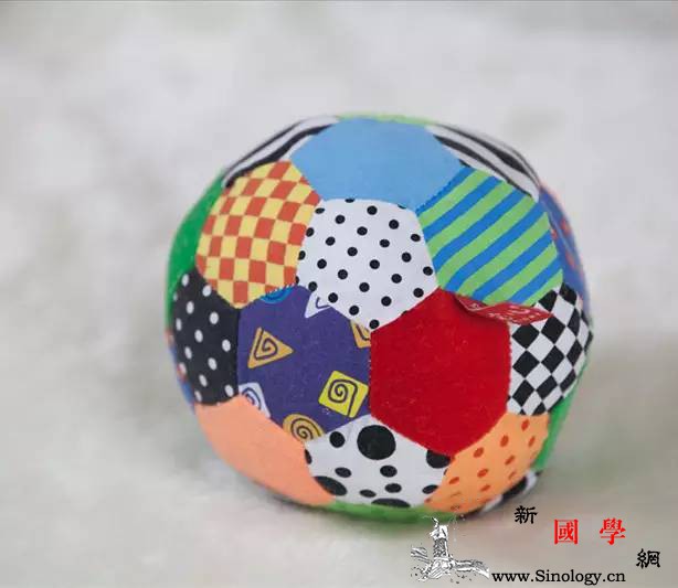 6个亲子小游戏下班回家赶紧跟孩子玩起来！_沙包-爸爸-动作-妈妈-