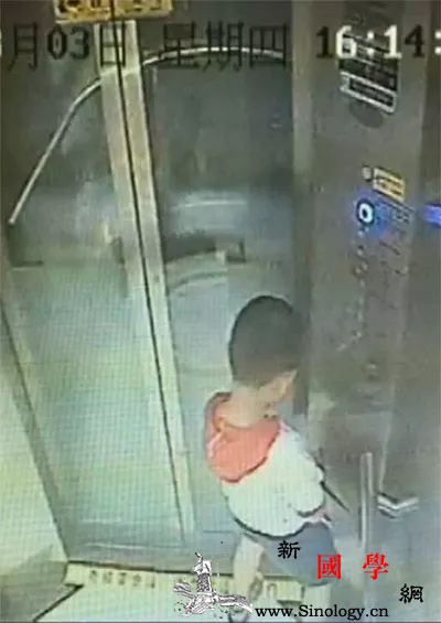 如果不告诉孩子这些电梯安全知识你知道后果有_扶梯-扶手-电梯-孩子-