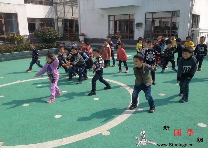 小班户外游戏木头人_木头人-模仿-魔法师-指令-