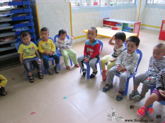 小班音乐游戏五彩圈_合拍-难点-场地-信号-