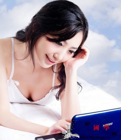 产后坐月子可以上网吗？_坐月子-看电视-产后-辐射-