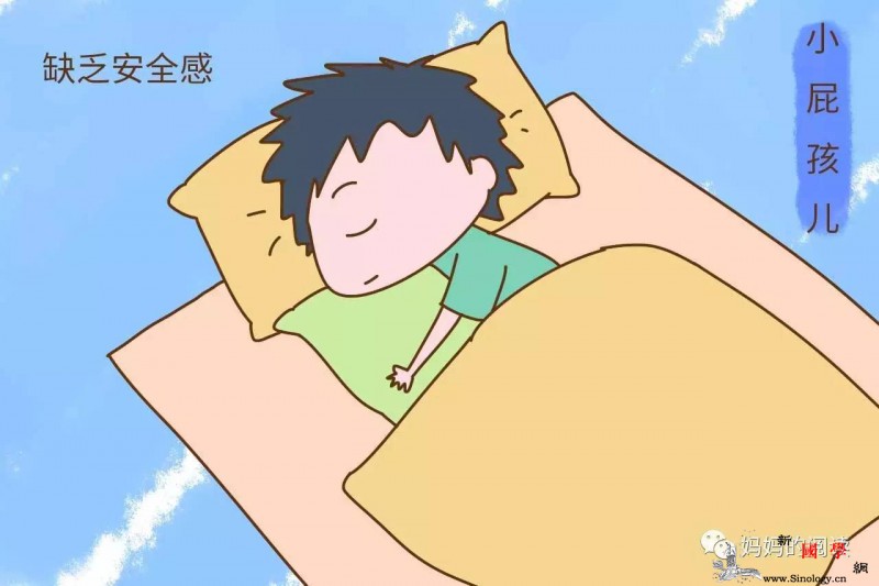 孩子睡觉时如果出现这种动作妈妈们就该羞愧_孩子-拿着-睡姿-羞愧-