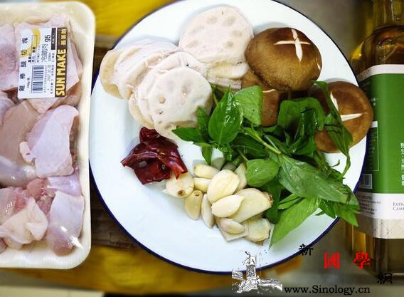 莲藕鸡腿煲冬日里必备的“重口味”下饭菜_鸡腿-蚝油-姜片-莲藕- ()