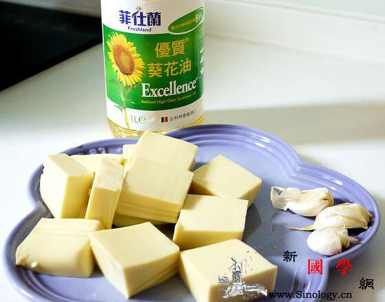 红烧蛋豆腐小朋友也能吃光光的美味料理_蒜头-豆腐-主料-上桌-