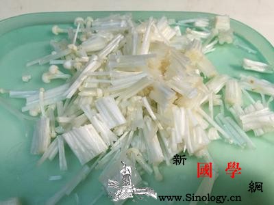 金针菇煎蛋层次丰富的特色煎蛋_胡椒粉-葱花-适量-调味-