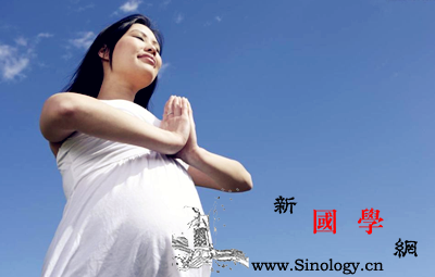 胎教音乐一定要放在肚皮上听吗_传声器-胎教-胎儿-肚皮-