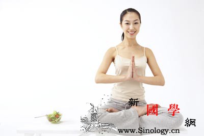 产后瑜伽让你恢复变身性感辣妈_呼气-产后-瑜伽-双臂-