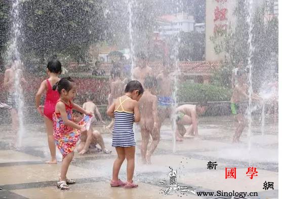 孩子爱玩喷泉能锻炼灵活度？不！非常危险！_水柱-伤员-漏电-喷泉-