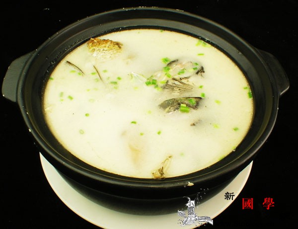 鱼头豆腐汤_米酒-香菜-鱼头-洗净-