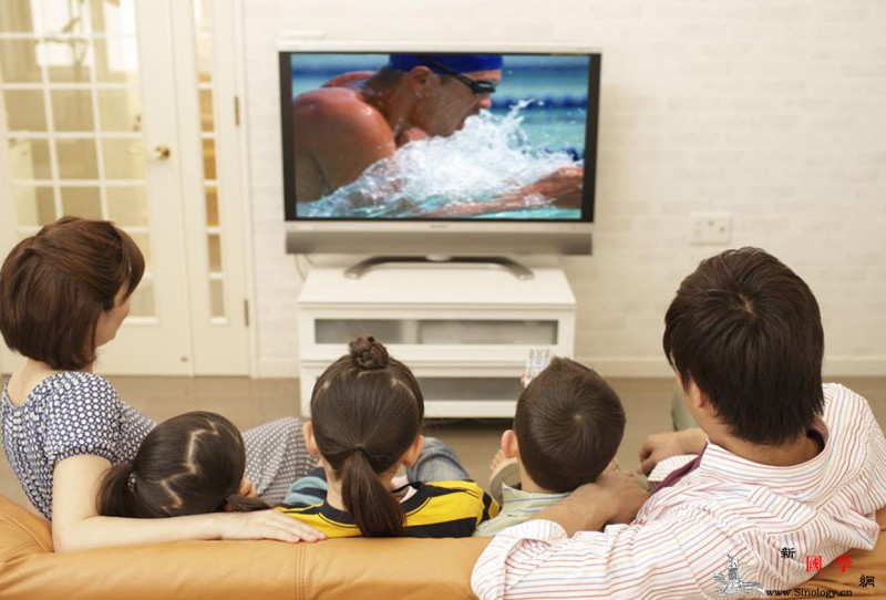 如何让爱看电视的孩子远离近视_长时间-看电视-宝宝-孩子-