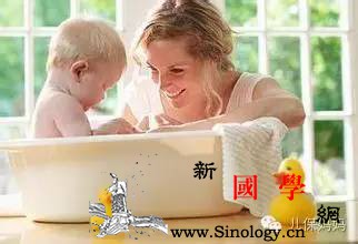 0~1岁宝宝的安全检查_水槽-座椅-婴儿-床上-