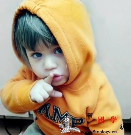 宝宝趣味思维让你了解宝宝思维的特点_尼克-模仿-趣味-帽子-