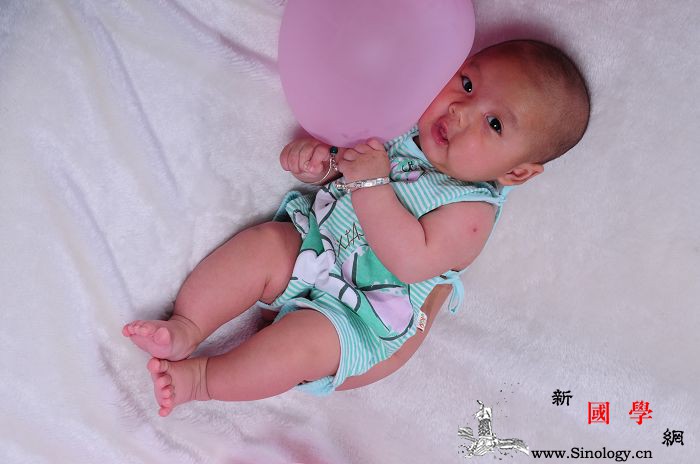 儿童太阳镜选购方法_配戴-视网膜-镜片-选购-