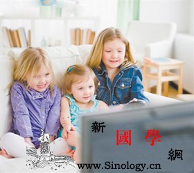 宝宝看电视的危害有哪些_看电视-危害-节目-儿童-