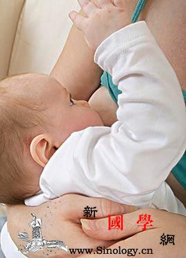 产后喂养新生儿需要注意的3个细节_喂奶-喂养-乳房-细节-