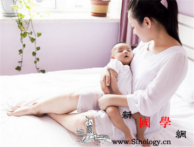 新手妈妈:抱新生儿的正确方法_臂弯-婴儿-贲门-正确-