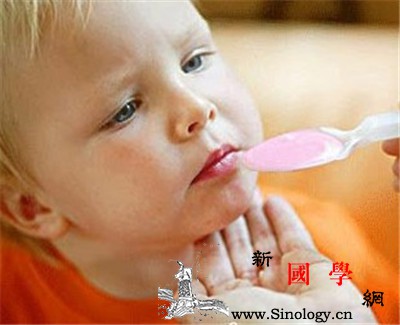 新生儿发烧可以吃药吗？宝宝怎样吃药相对安全_乙酰-氨基-服用-吃药-