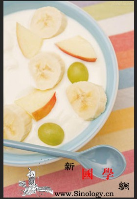4至5个月婴儿补钙食谱_喂食-汤匙-磨碎-酸奶-
