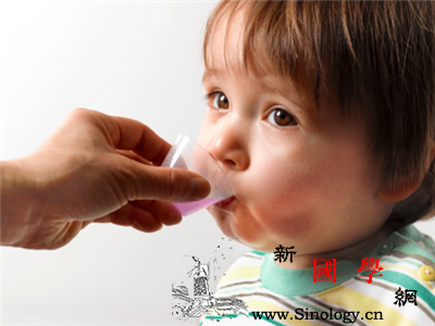 新生儿发烧吃什么药？新生儿什么情况吃退烧药_退热-退烧-服用-情况-