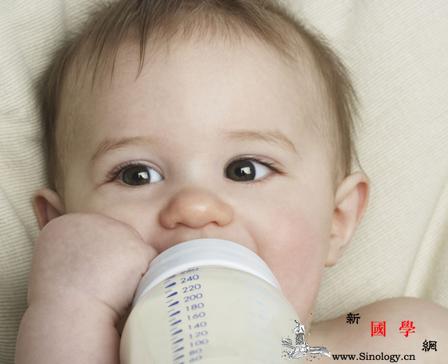 新生儿吐奶是不是吃太饱_幽门-喂奶-相关文章-呕吐-