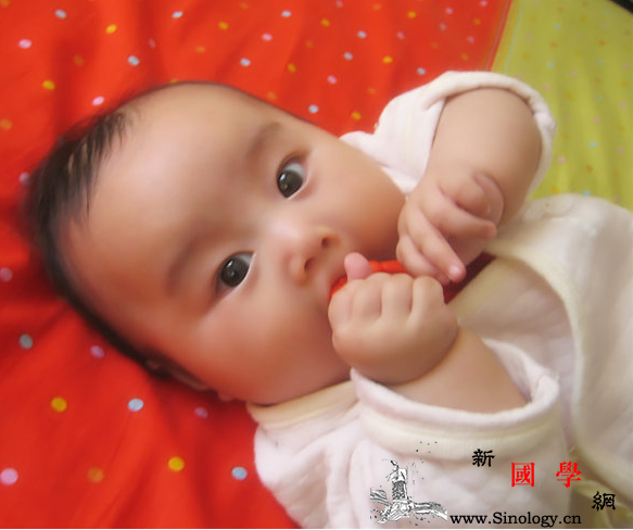 新生儿安抚奶嘴什么时候用_什么时候-吸吮-奶嘴-相关文章-