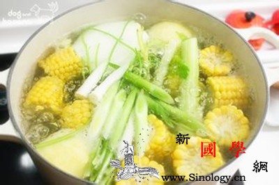 10个月宝宝食谱推荐：蔬菜高汤杂蔬泥_包心菜-胡萝卜-玉米-蔬菜-