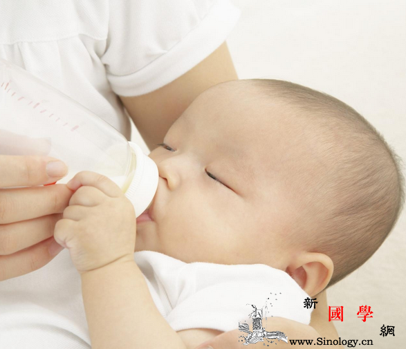 怎样防止新生儿打嗝_奶水-打嗝-奶嘴-喂奶-
