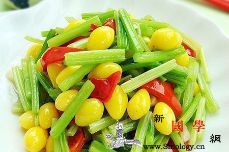 儿童补脑食谱：白果炒芹菜_白果-芹菜-倒入-适量-
