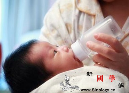 新生儿打嗝吐奶正常吗_打嗝-奶嘴-喂奶-吸入-