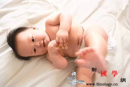 新生儿脐带护理图解：消毒、干燥最重要！_脐带-肚脐-脱落-消毒-