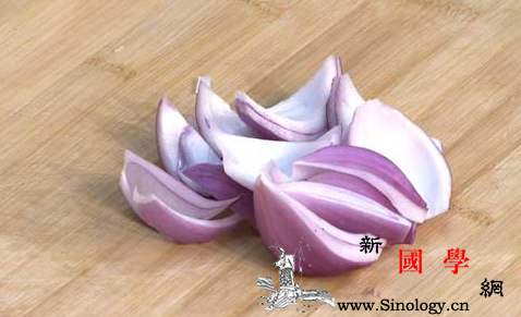 小朋友都喜欢的开胃小吃馓子_面团-花椒-面条-筷子-