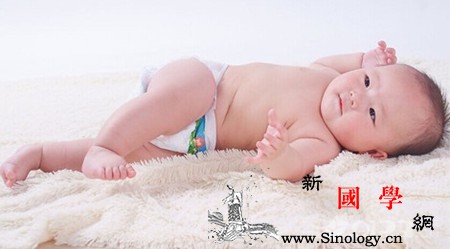 新生儿打嗝的处理方法_打嗝-进食-头部-消除-