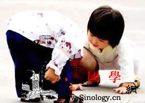 宝宝爱捡脏东西吃怎么办?_捡起-脏了-食物-父母-