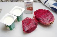 酸奶冰淇淋_果肉-火龙-白糖-冰激凌-