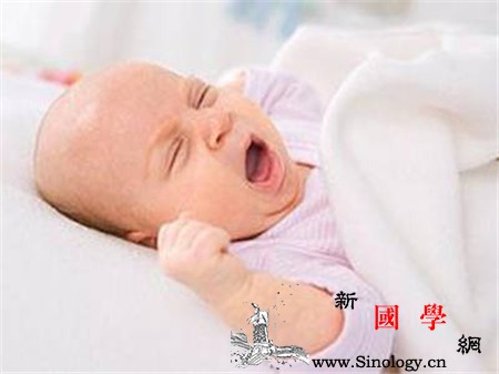 秋天新生儿要穿衣服吗_暖和-穿衣服-温度-秋天-