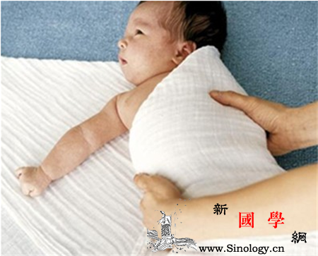 秋冬如何给新生儿包裹_包被-尿布-躺着-包裹-