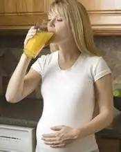 分娩：产前喝蜂蜜水能缩短产程吗？_产前-分娩-生孩子-孕妇-