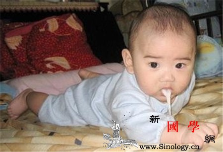 新生儿秋天吐奶怎么回事_贲门-胃部-喂奶-怎么回事-