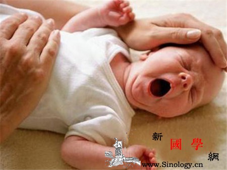 新生儿秋季腹泻症状有哪些_乳糖-腹泻-脱水-呕吐-