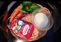 饭团_海苔-饭团-倒入-青菜-