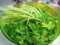 芹菜汁_搅拌器-主料-芹菜-倒入-