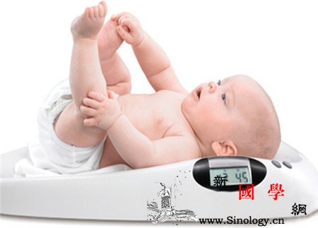 新生儿一个月长几斤算正常_布兜-喂养-测量-婴儿-